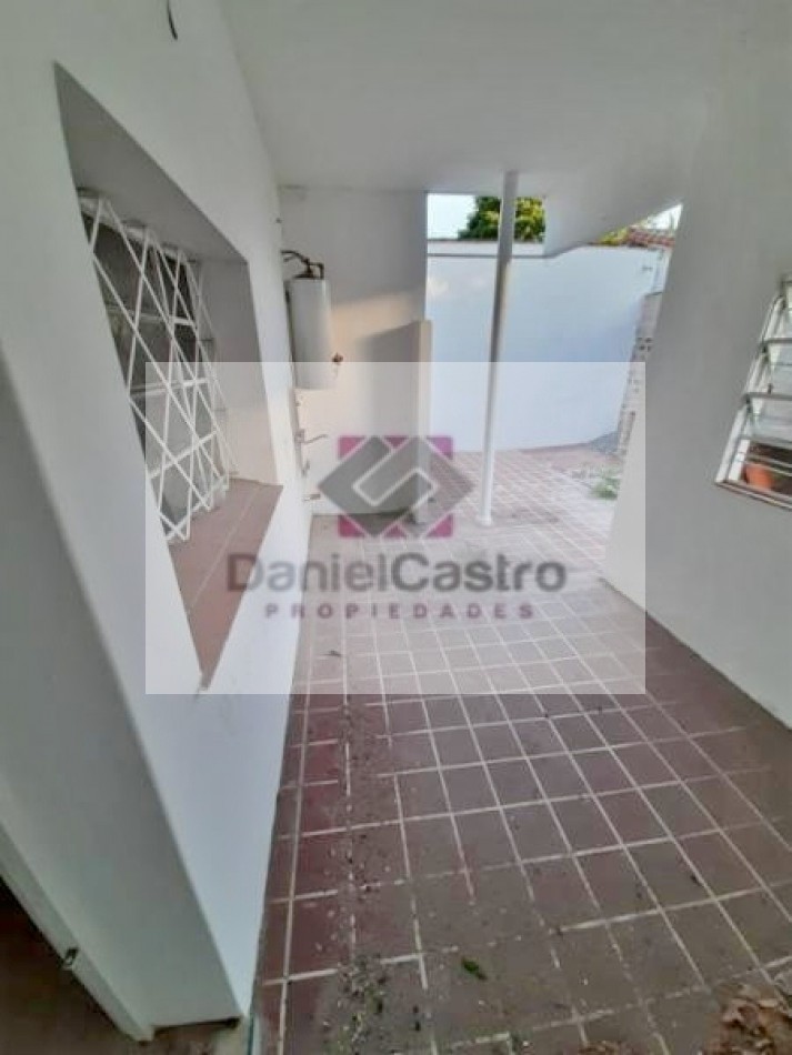 Chalet APTO CREDITO , zona Moron .