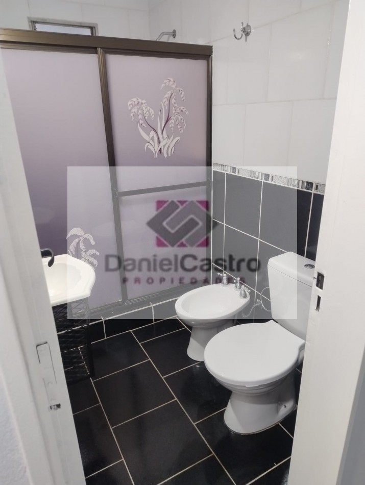 Casa 4 ambientes con Cochera , Apto Credito , zona Glew