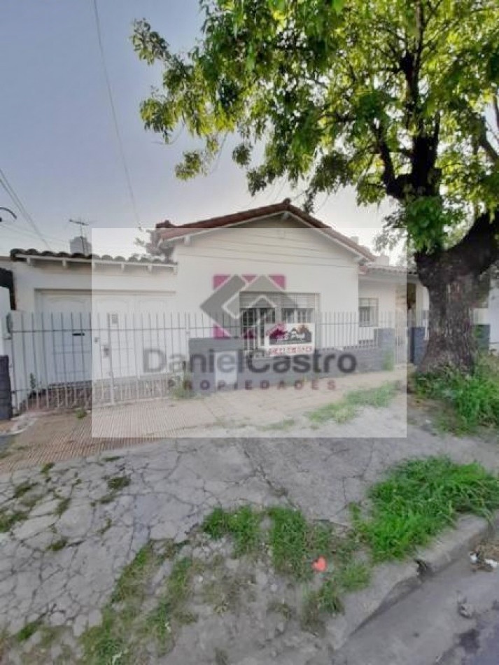Chalet APTO CREDITO , zona Moron .
