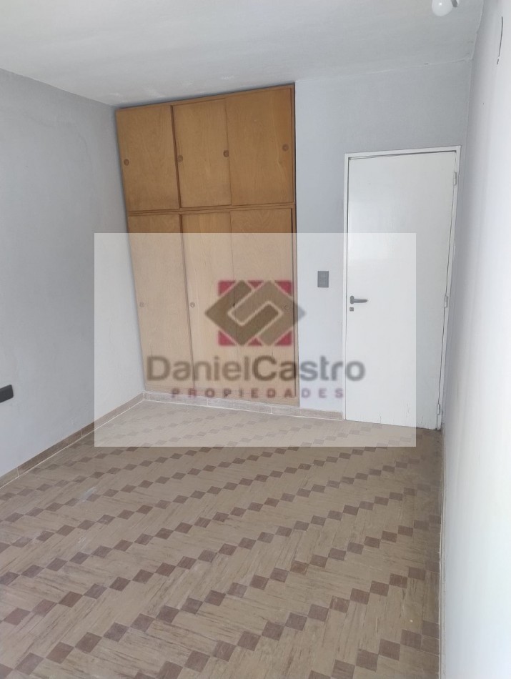Casa 4 ambientes con Cochera , Apto Credito , zona Glew