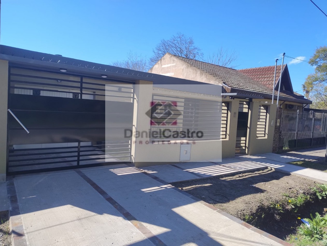 Casa 4 ambientes con Cochera , Apto Credito , zona Glew
