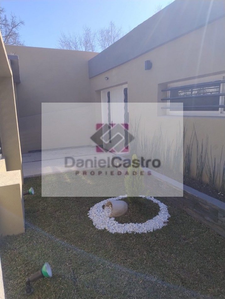 Casa 4 ambientes con Cochera , Apto Credito , zona Glew