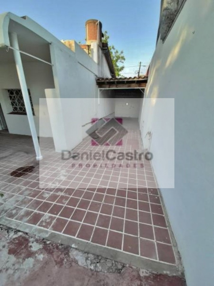 Chalet APTO CREDITO , zona Moron .