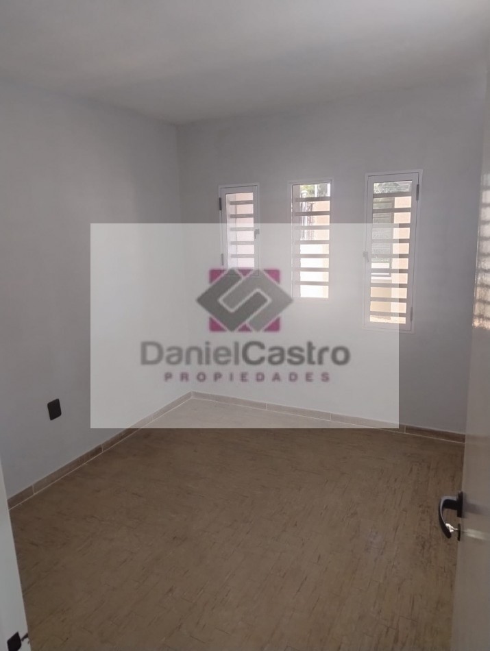Casa 4 ambientes con Cochera , Apto Credito , zona Glew