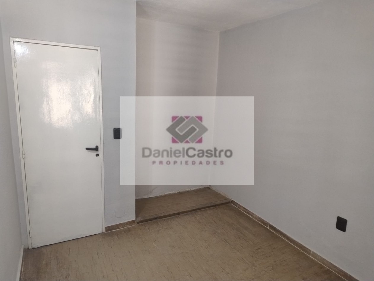 Casa 4 ambientes con Cochera , Apto Credito , zona Glew