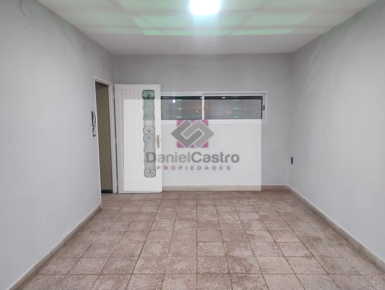 Casa 4 ambientes con Cochera , Apto Credito , zona Glew