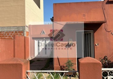 Casa con escritura , zona Lujan