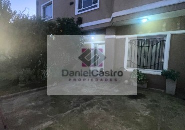 Casa 6 ambientes , en Villa Luzuriaga